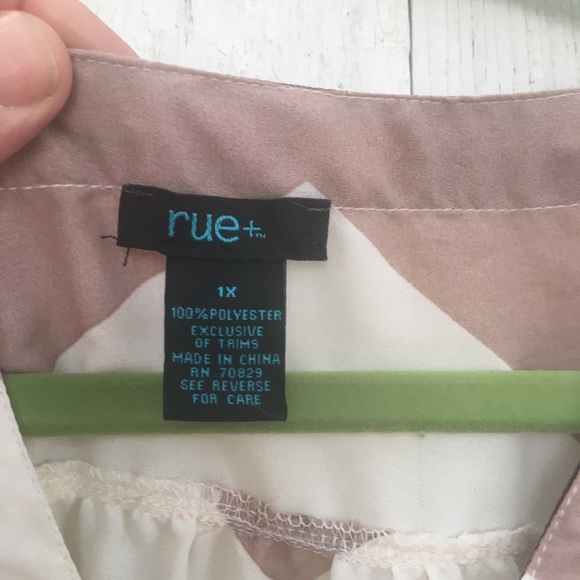 Rue 1x ls tunic. Chevron Flattering - Picture 4 of 6